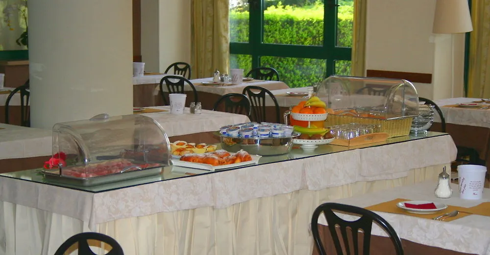 Hotel Al Castello Torri Del Benaco 2*,